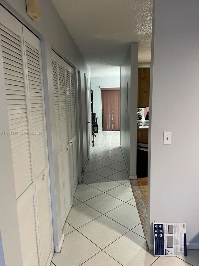 9787 Riverside Dr in Coral Springs, FL - Building Photo - Building Photo