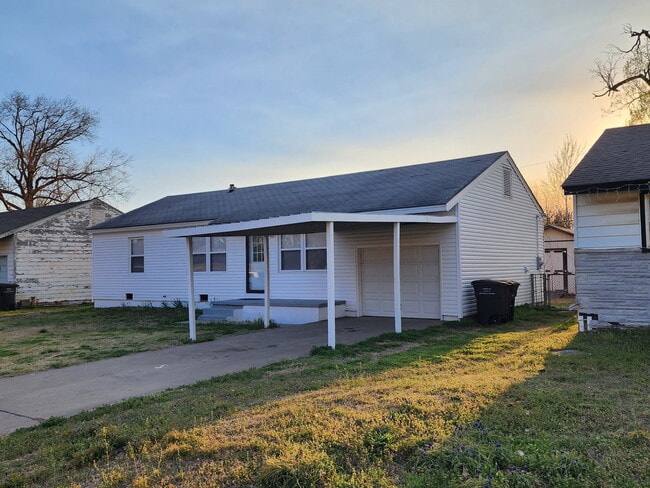 property at 1645 SW Oklahoma Ave