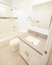 4838 W 18th St, Unit 4838 in Los Angeles, CA - Foto de edificio - Building Photo