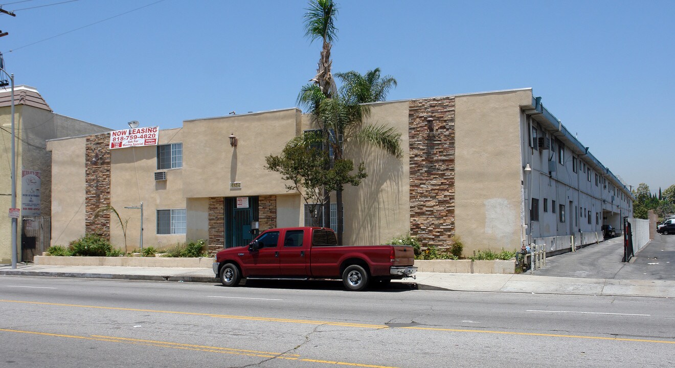 Saticoy Apartments in North Hollywood, CA - Building Photo