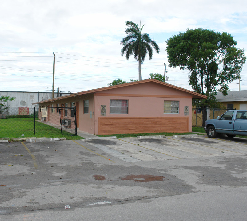 721 NW 4th Ave in Fort Lauderdale, FL - Building Photo