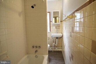 107 W 3rd St in Bridgeport, PA - Building Photo - Building Photo