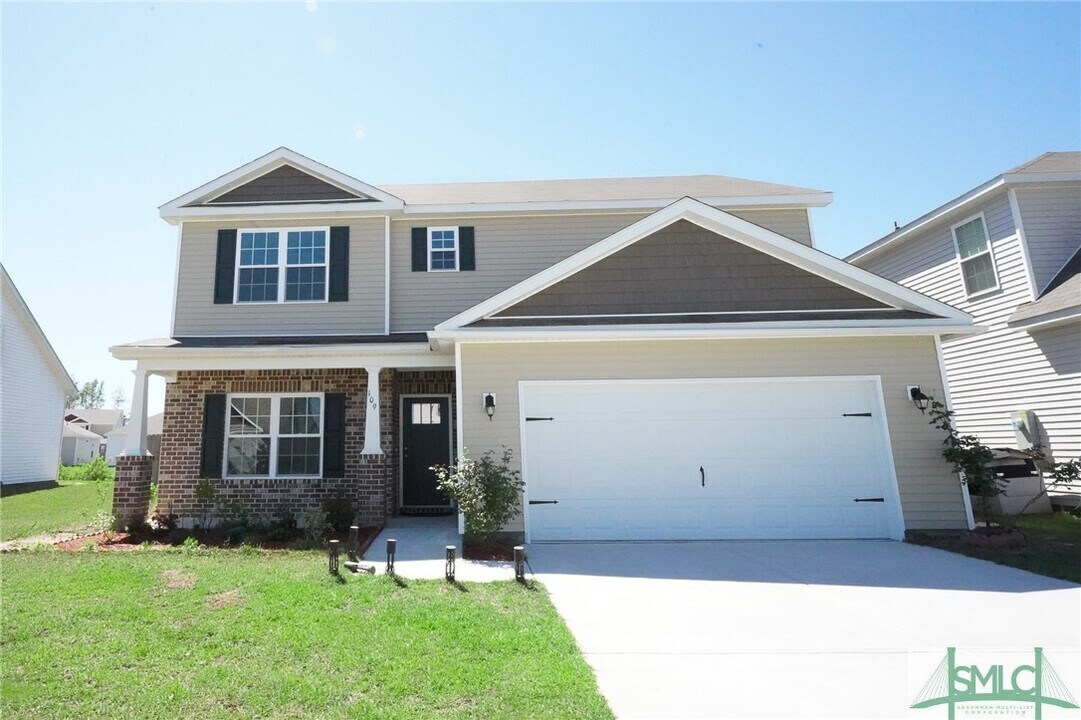 109 Guana Ln in Bloomingdale, GA - Building Photo