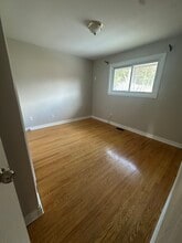 1072 Olive Av in Oshawa, ON - Building Photo - Building Photo