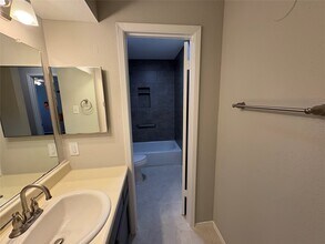 312 S Poplar St in Tomball, TX - Building Photo - Building Photo