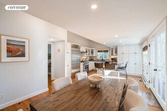 70 Miller Ln E in East Hampton, NY - Building Photo - Building Photo