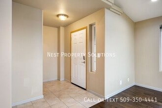 1525 S Bailey Ave in Moses Lake, WA - Building Photo - Building Photo