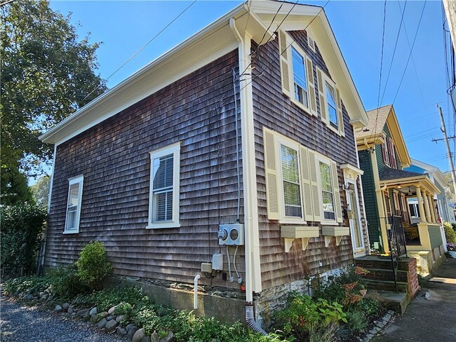 10 Cherry St in Newport, RI - Building Photo - Building Photo