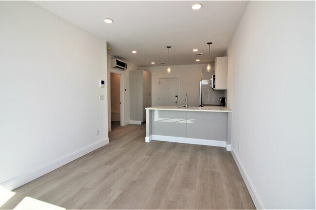 3 New St, Unit 2 in Boston, MA - Building Photo - Building Photo