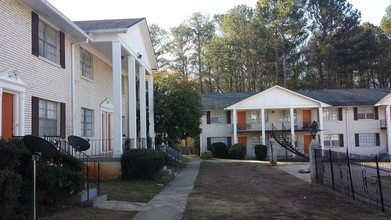 Oliver Point in East Point, GA - Foto de edificio - Building Photo