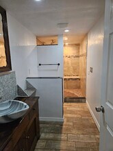 9804 N 11th St, Unit Down in Tampa, FL - Foto de edificio - Building Photo