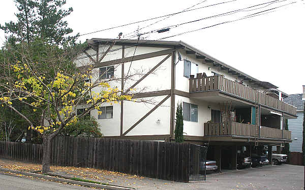 147 Ross St in San Rafael, CA - Foto de edificio - Building Photo