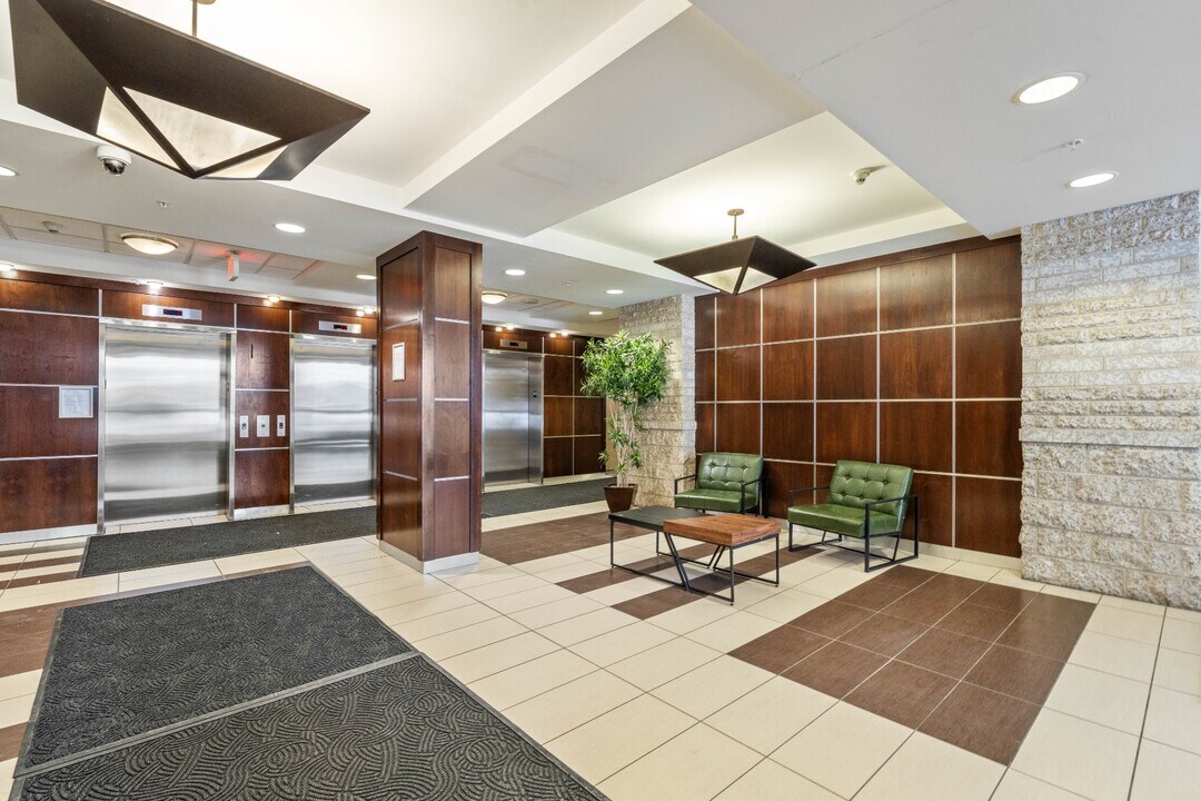 8880 Horton Rd SW in Calgary, AB - Building Photo