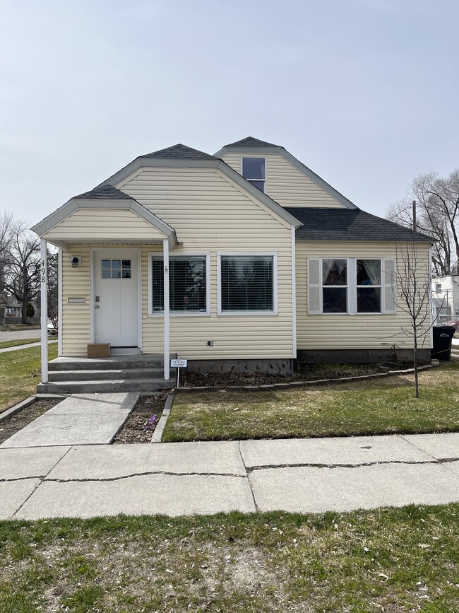 property at 498 Walnut St