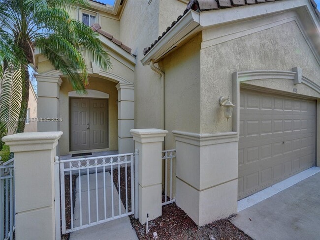 488 Conservation Dr in Weston, FL - Building Photo - Building Photo