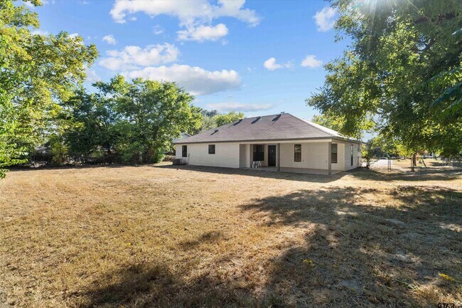 400 S Baker St in Lindale, TX - Building Photo - Building Photo