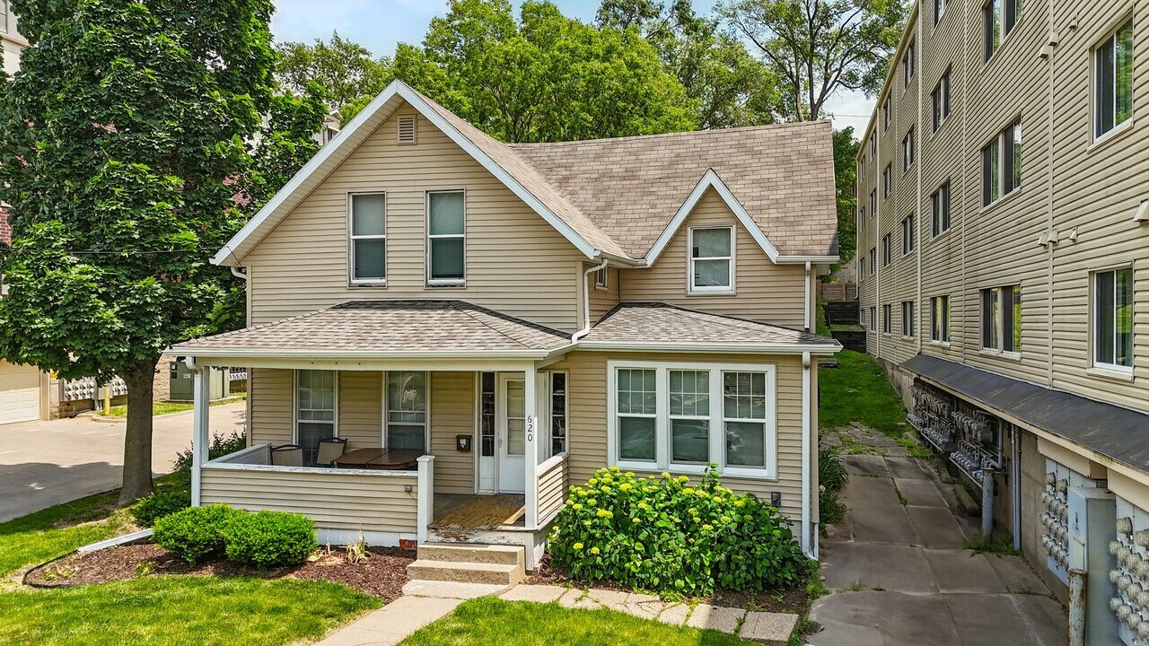 620 S Capitol St in Iowa City, IA - Building Photo