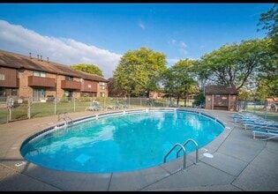 9022 N Park Plaza Ct, Unit Charming 2BR 1.5BA condo in Brown Deer, WI - Building Photo - Building Photo
