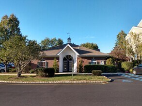 113 Riverwalk Way in Clifton, NJ - Building Photo - Building Photo
