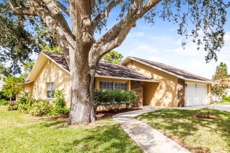 7521 Como Dr in New Port Richey, FL - Foto de edificio - Building Photo