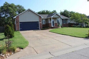 1206 E Mona Cir in Wichita, KS - Building Photo