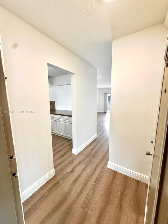 2400 NW 16th St Rd in Miami, FL - Building Photo