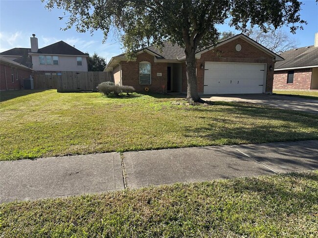 10310 Redwood Dr in Baytown, TX - Building Photo - Building Photo