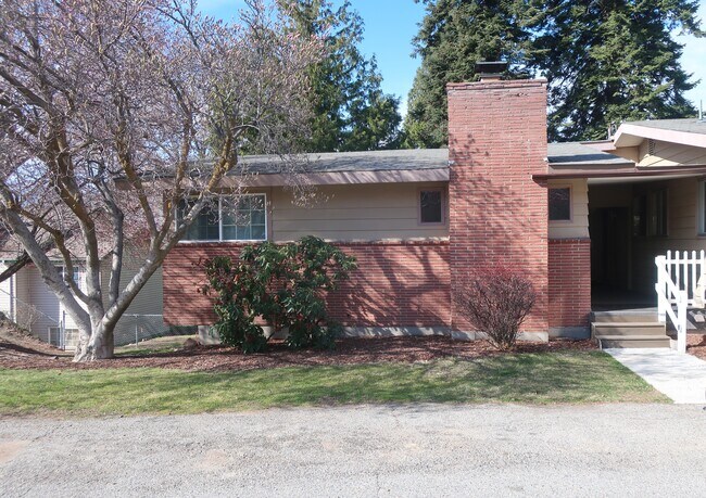 246 9th St NE, Unit Apt .5 in East Wenatchee, WA - Building Photo - Building Photo