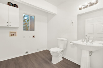 639-641 Ida Ave in Solana Beach, CA - Building Photo - Interior Photo