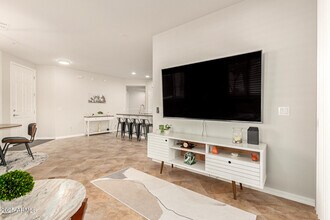 2140 W Tallgrass Trail in Phoenix, AZ - Building Photo - Building Photo