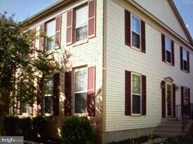 6236 Walkers Croft Way in Alexandria, VA - Building Photo
