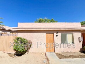 585 E Cottonwood Rd in Palm Springs, CA - Building Photo - Building Photo