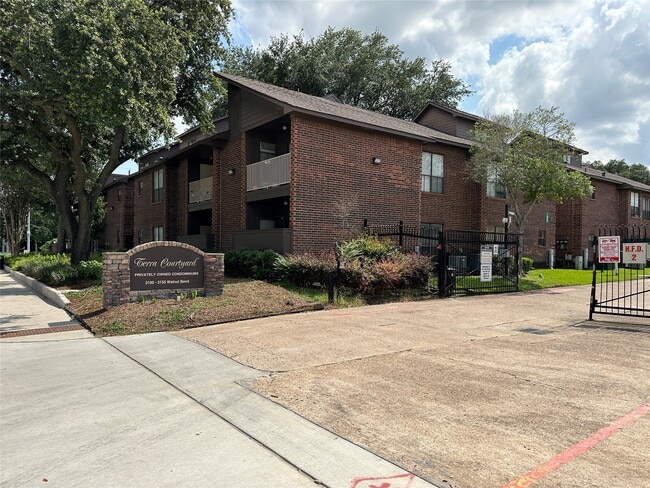 property at 3150 Walnut Bend Ln