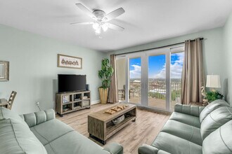 9902 S Thomas Dr in Panama City Beach, FL - Building Photo - Building Photo