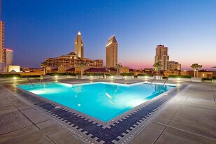 700 Front St, Unit 805 in San Diego, CA - Building Photo