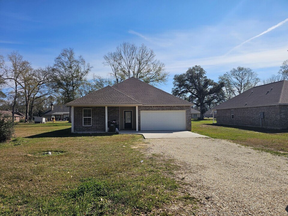 17348 LA-442 in Independence, LA - Building Photo