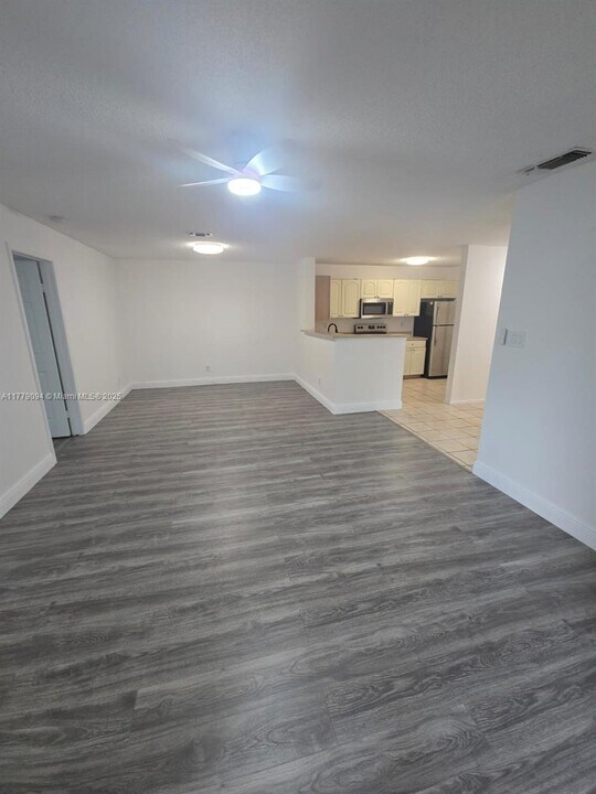 11277 W Atlantic Blvd in Coral Springs, FL - Building Photo