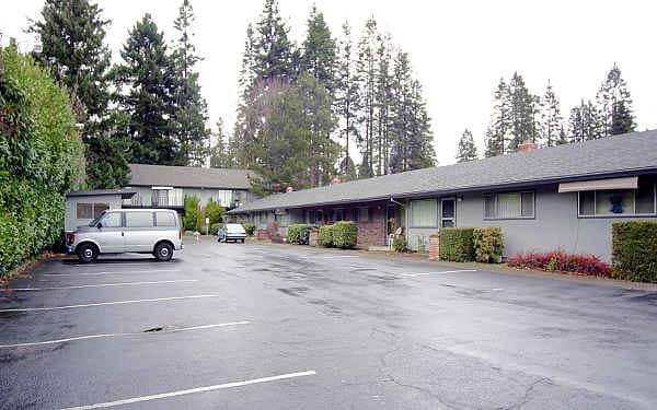 Patio Garden Court in Beaverton, OR - Foto de edificio