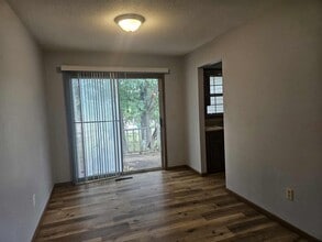 207 Country Villa Ln in St. Robert, MO - Building Photo - Building Photo