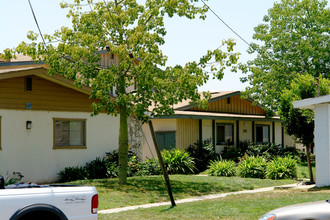 Lansing Circle Apartments in Escondido, CA - Building Photo - Building Photo