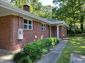 2790 Glenbriar Dr NE in Atlanta, GA - Building Photo - Building Photo