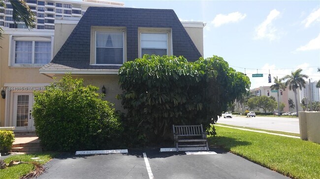 2200 NE 7th St in Hallandale Beach, FL - Building Photo - Building Photo