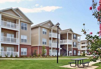 Breckenridge Park in Hattiesburg, MS - Foto de edificio - Building Photo