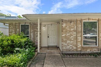 10219 Staghill Dr in Houston, TX - Building Photo - Building Photo