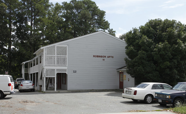 Robinson Apartments in Newport News, VA - Building Photo - Building Photo