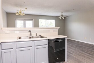 268 Swaying Pine Ct in Crestview, FL - Foto de edificio - Building Photo