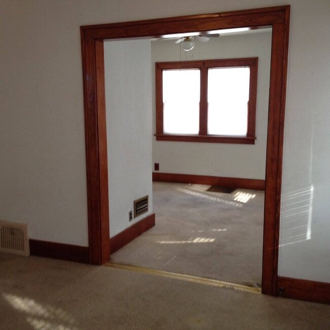 927 Forest Ave in Waterloo, IA - Building Photo - Building Photo