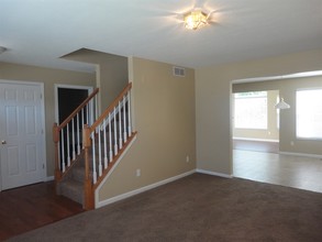 7714 Sycamore Woods Ln in Hamilton, OH - Building Photo - Building Photo