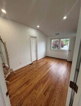 214 Oak Neck Rd in West Islip, NY - Building Photo - Building Photo