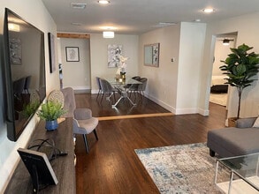 1406 Brentwood St in Austin, TX - Foto de edificio - Building Photo